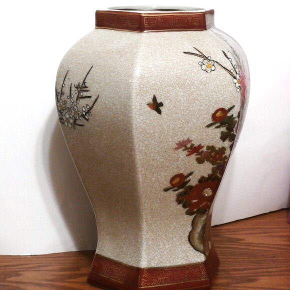 VINTAGE FLORAL HEYGILL IMPORTS JAPAN HANDPAINTED 12" VASE Approximately 12" H - Picture 4 of 9